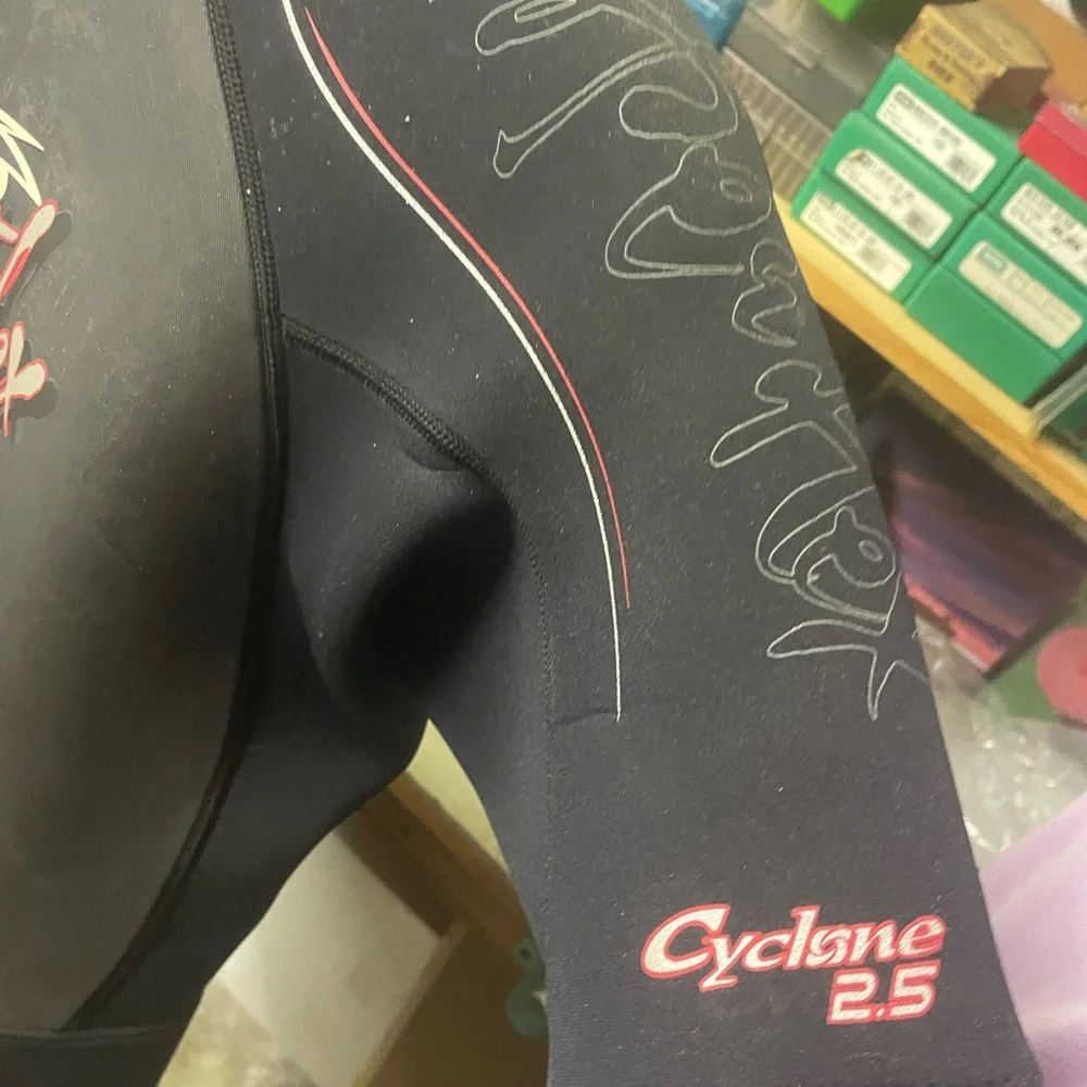 Hyperflex Men's Short Long Sleeve Wetsuit. Cyclone 2.5😎